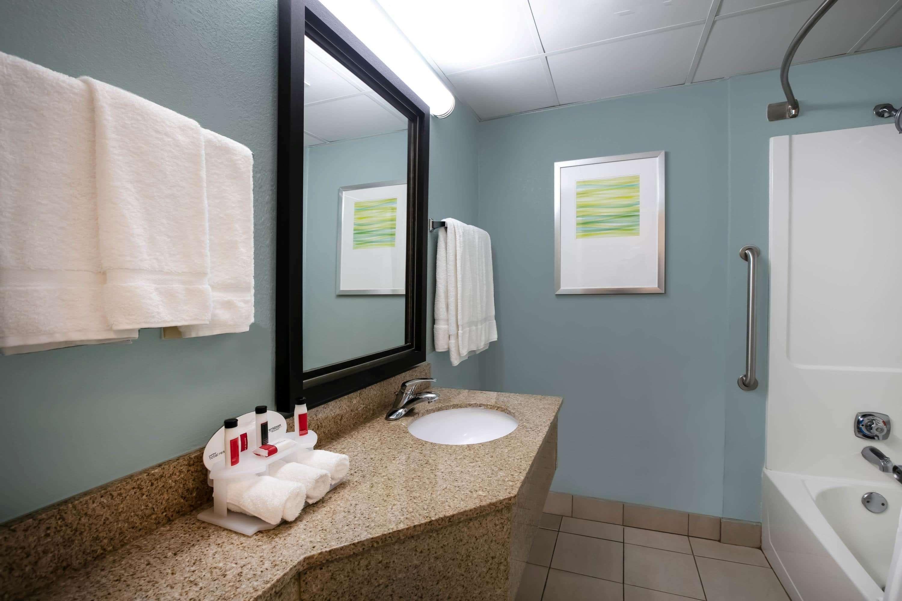 Baymont Inn & Suites Braselton Exterior photo