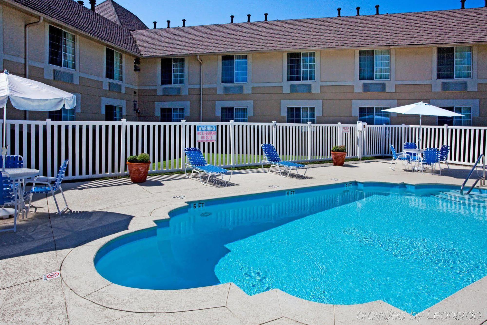Baymont Inn & Suites Braselton Exterior photo